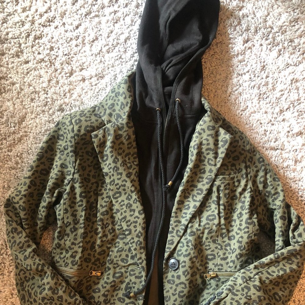 Fall jacket with detachable hood